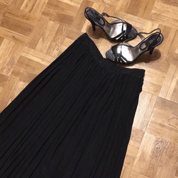 Silk Pleated Skirt - Picture 4 of 5